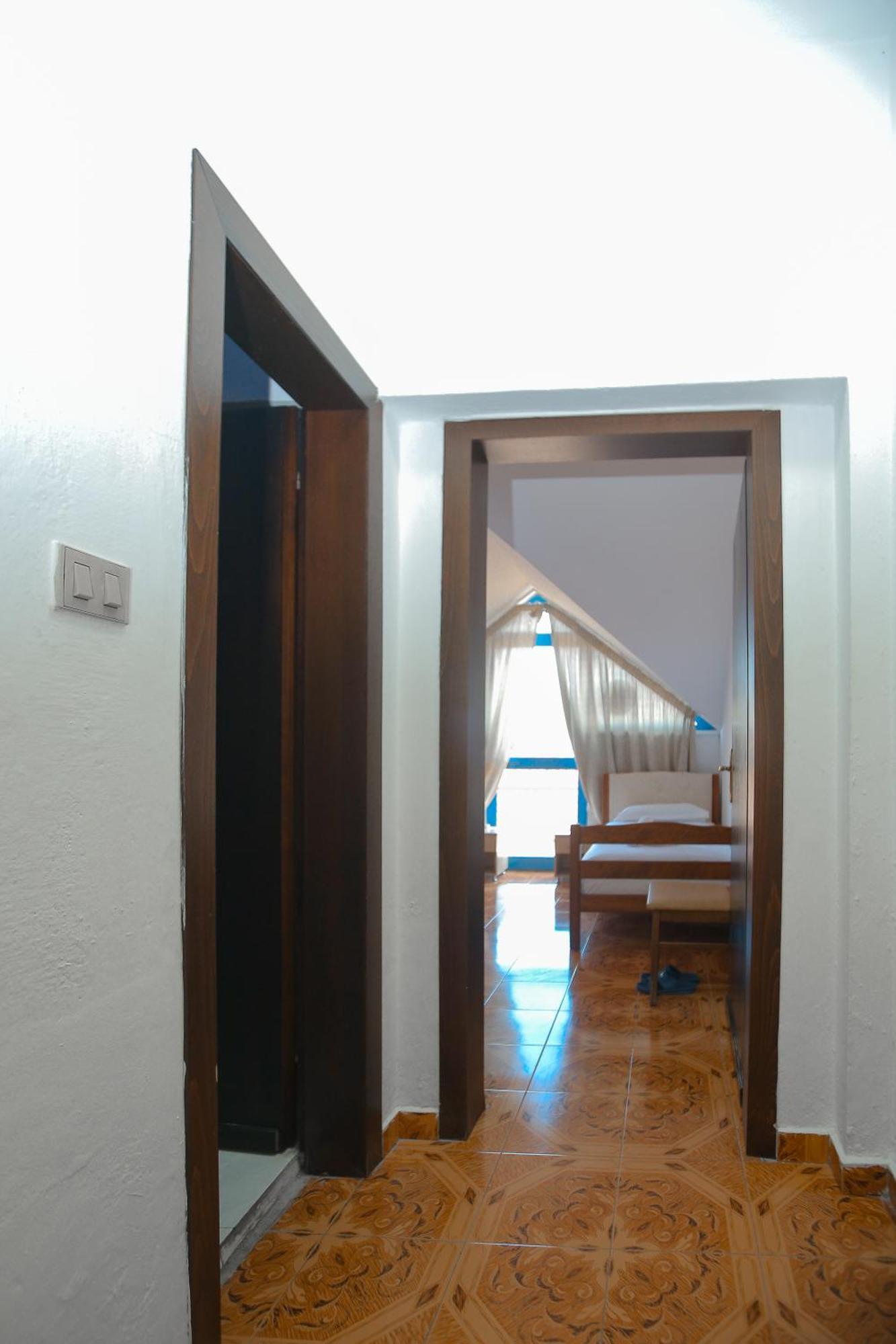 Hotel Ambasador Bahçallëk 외부 사진